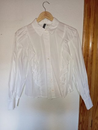 Camisa Blanca con Volantes H&M