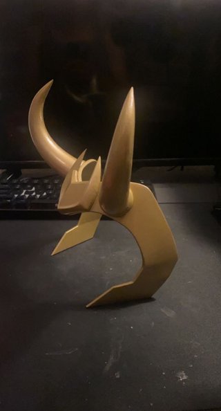 Tiara Loki Marvel Dorada