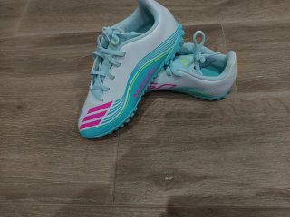 Zapatillas de fútbol Messi blancas y turquesa