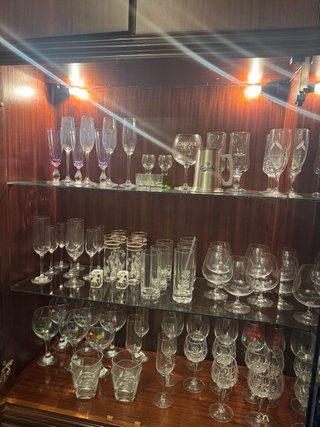 Vetrina vintage in legno con luce