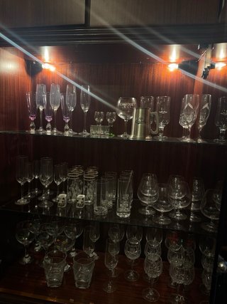 Vetrina vintage in legno con luce