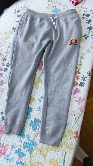 Pantalón deportivo ellesse gris nuevo con etiqueta