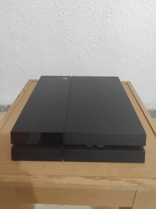PS4 (PlayStation 4) con 3 mandos y juegos