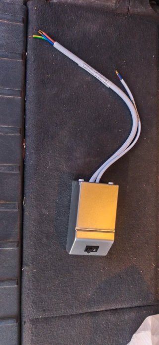 Interruptor francesde superficie con cable
