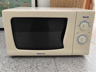 Microondas Taurus Speedy TL Crema Vintage