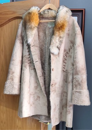 Abrigo CECIL beige con cuello de pelo