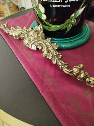 Aplique / copete ,antiguo para muebles