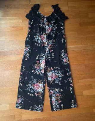 Mono floral negro con encaje talla L