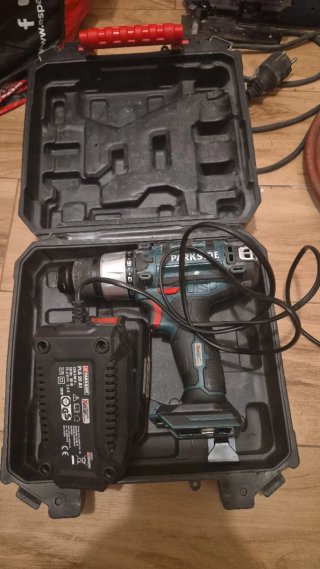 Taladro Parkside con batería y cargador