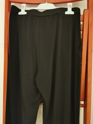Pantalón negro holgado