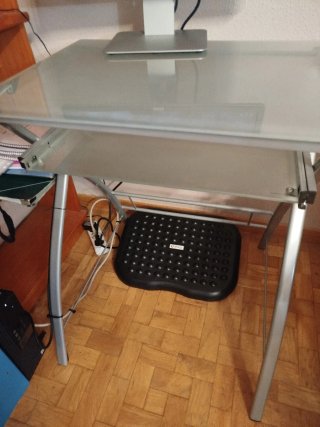 Tavolo per computer in vetro e metallo