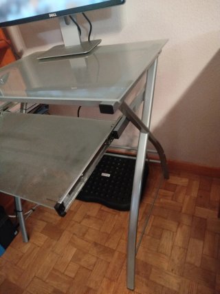 Tavolo per computer in vetro e metallo
