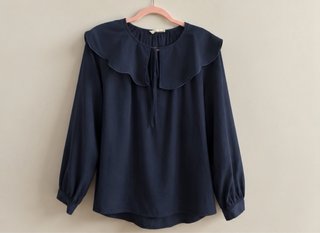 Blusa azul con cuello
