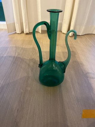 Botella de cristal verde antigua decorativa