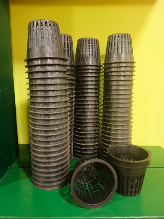 OFERTÓN lote de 100 macetas rejilla 8'5cm hidro.