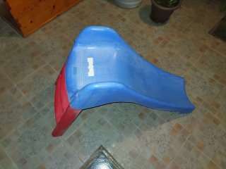 Tobogán infantil azul y rojo