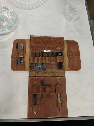 Estuche de herramientas de cuero