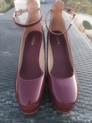 Zapatos de tacón GUESS burdeos