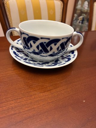 Taza de consomé con platillo SARGADELOS