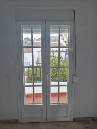 Puerta Balconera de Aluminio Blanco
