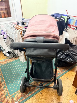 Carrito de bebé rosa y negro