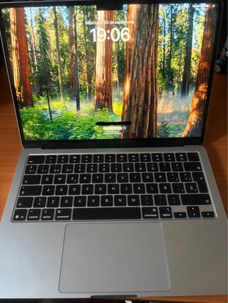 MacBook Air 13 2025 Plata (incluye caja)