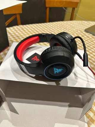 Cascos Gaming Tempest Negros y Rojos