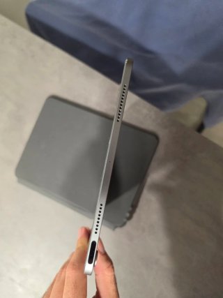 iPad Air 5ª generazione 256GB + custodia con tastiera