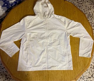Chaqueta Under Armour Original Blanca con Capucha