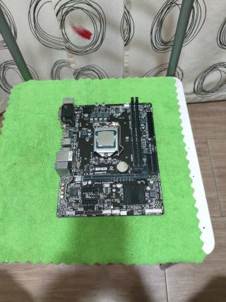 Lote CPU Intel i7-7700K y Placa Base Gigabyte