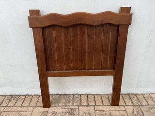 Cabecero de madera rústico