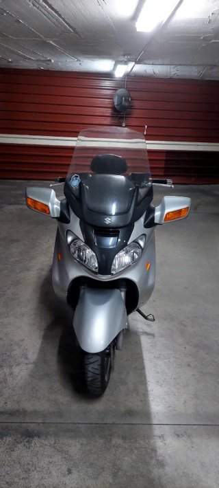 Suzuki Burgman 650 Maxi Scooter