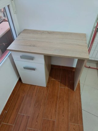 Escritorio madera y blanco con cajones