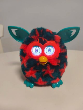 Furby interactivo con pelaje estampado