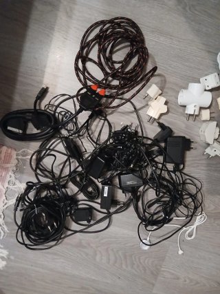 Lote de cables, cargadores y conectores