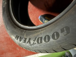 235/55 R18 100V Goodyear