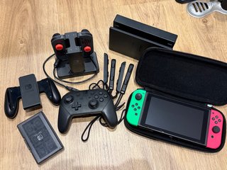 Nintendo Switch con 4 Joy-Con y Mando Pro