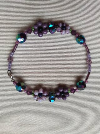 Pulsera artesanal de cuentas violeta / lila