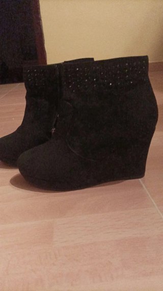 Botines Negros con Cuña