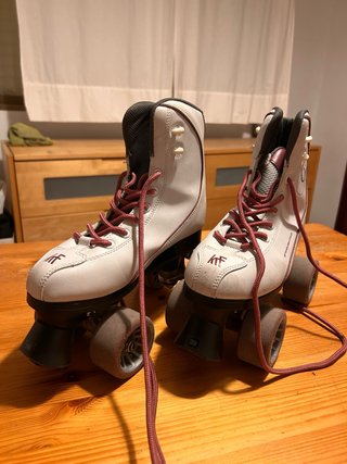 Patines de 4 ruedas blancos talla 39