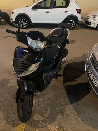 Honda SH 125i Scooter Negra