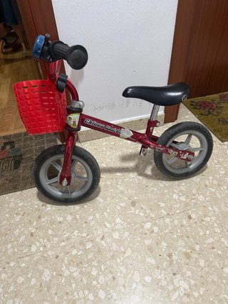 Bicicleta de iniciación Chicco roja