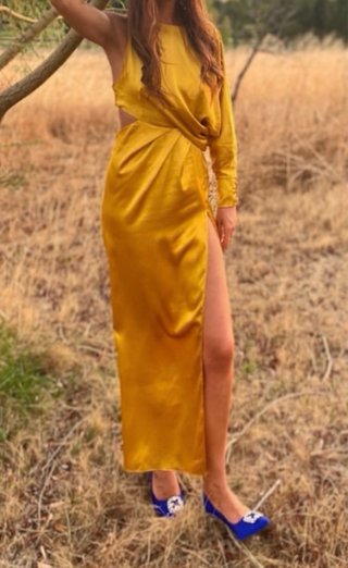 Vestido de fiesta amarillo asimétrico