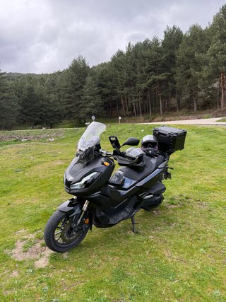 Honda ADV 350 Negra