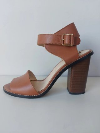 Sandalia Mango color camel