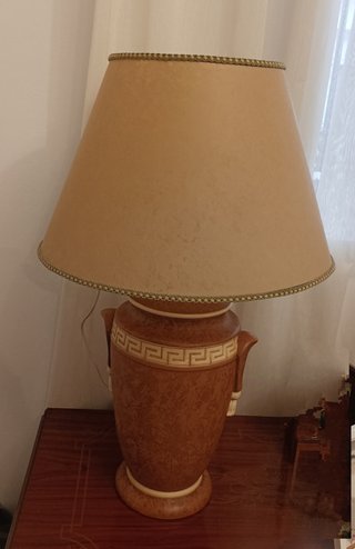 Lote: 2 butacas y 1 lámpara
