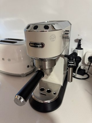 Cafetera De'Longhi Dedica Blanca