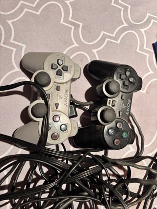 Console PlayStation 2 con 11 giochi e 2 controller