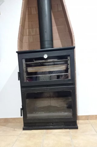 Estufa de leña con horno integrado