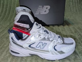 Zapatillas NB 530 Blancas y Plateadas